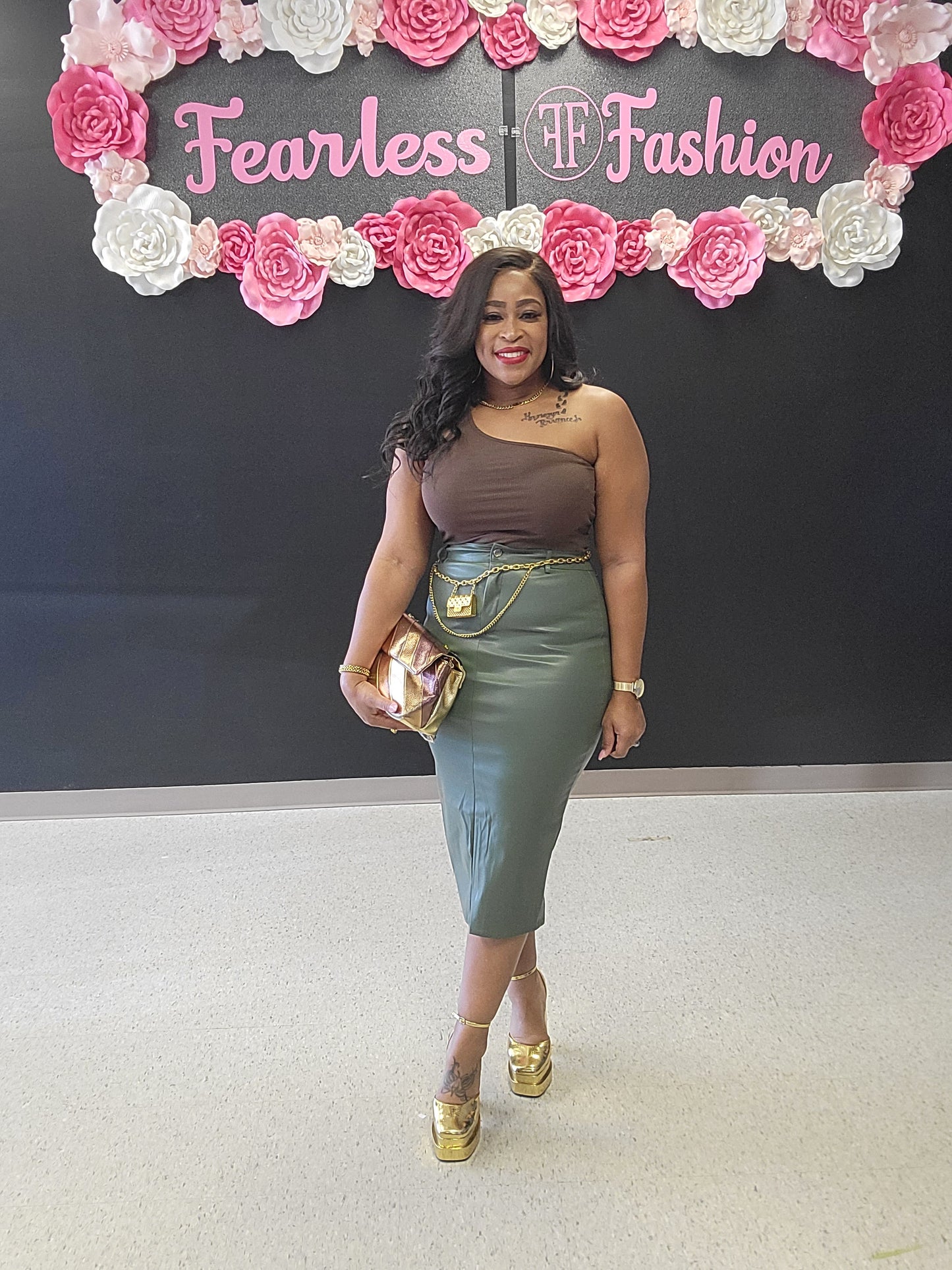 Sitting Pretty (Olive)